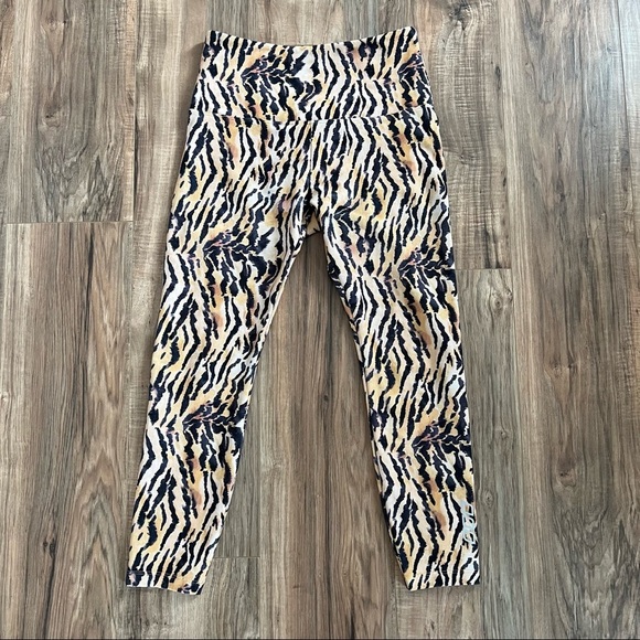 🦊RARE Lorna Jane Tiger Print 7/8 Legging (S/M)​​​ - Picture 3 of 9
